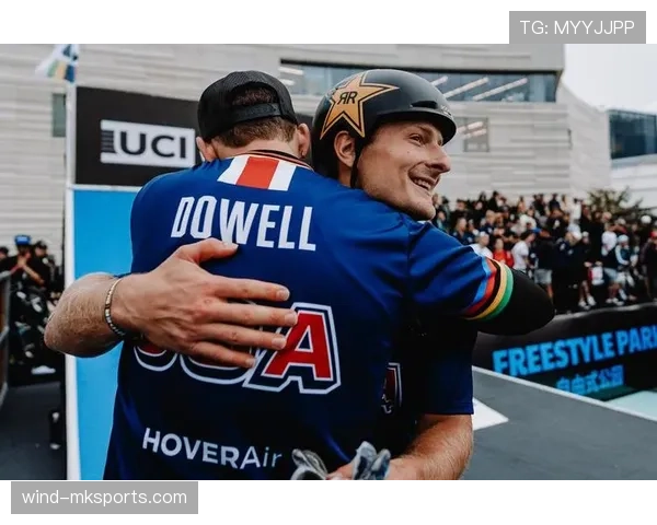 德甲转会市场新星闪耀：年轻才俊加盟引爆关注，老将离队开启新篇章